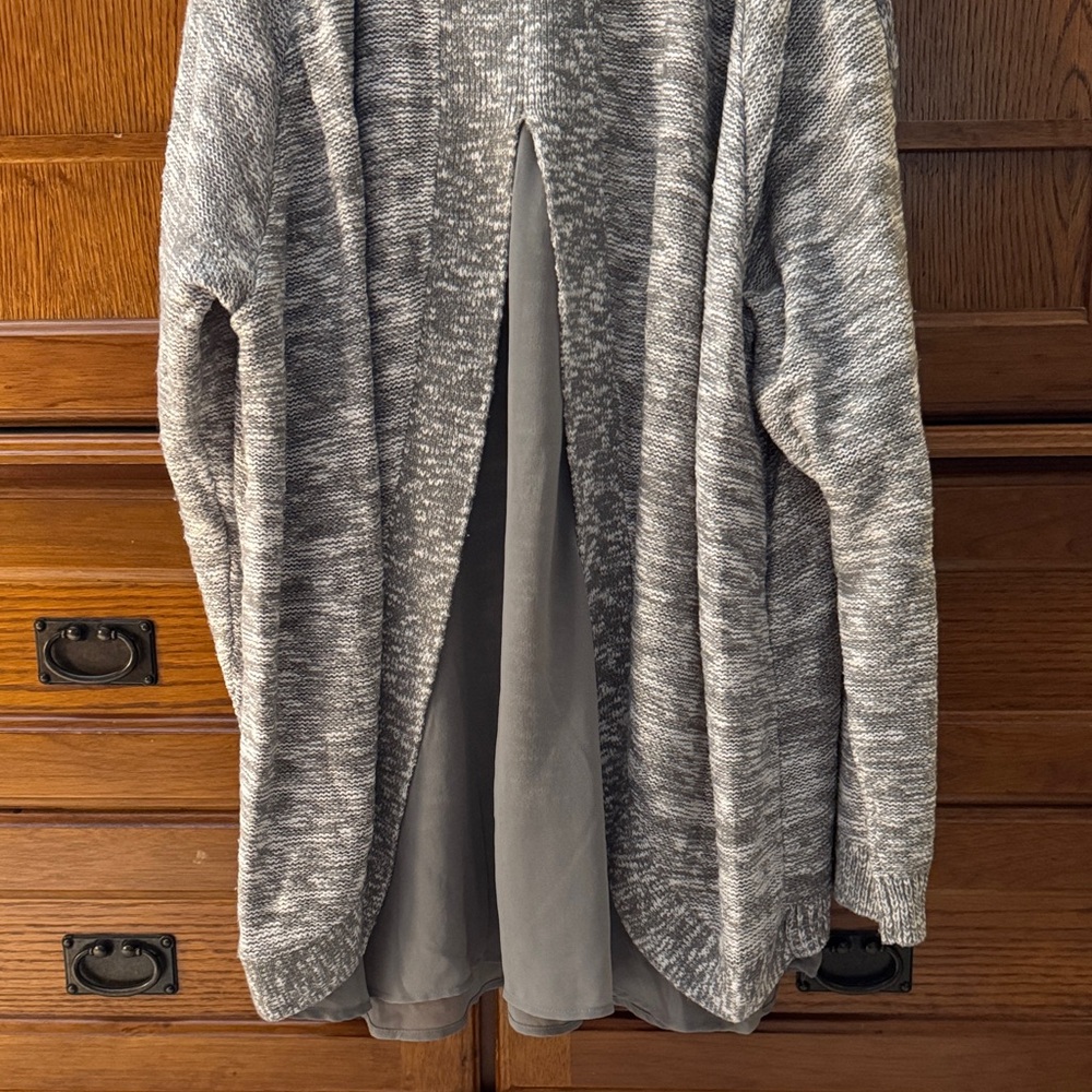 Torrid Marled Gray Cold Shoulder Pullover Sweater Sheer Back Hem Size 3 - Picture 5 of 9